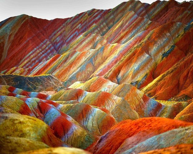 Цветные скалы